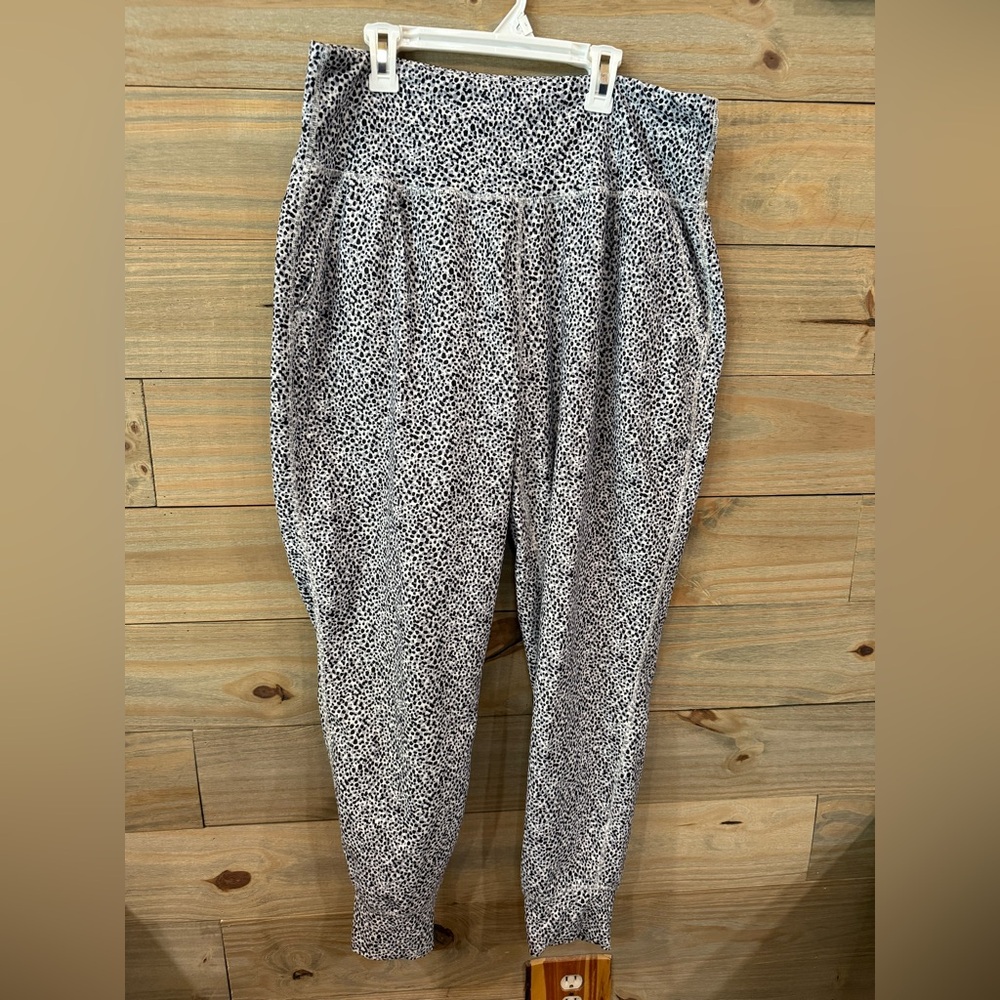 Old Navy Powersoft Black and White Patterned Joggers
